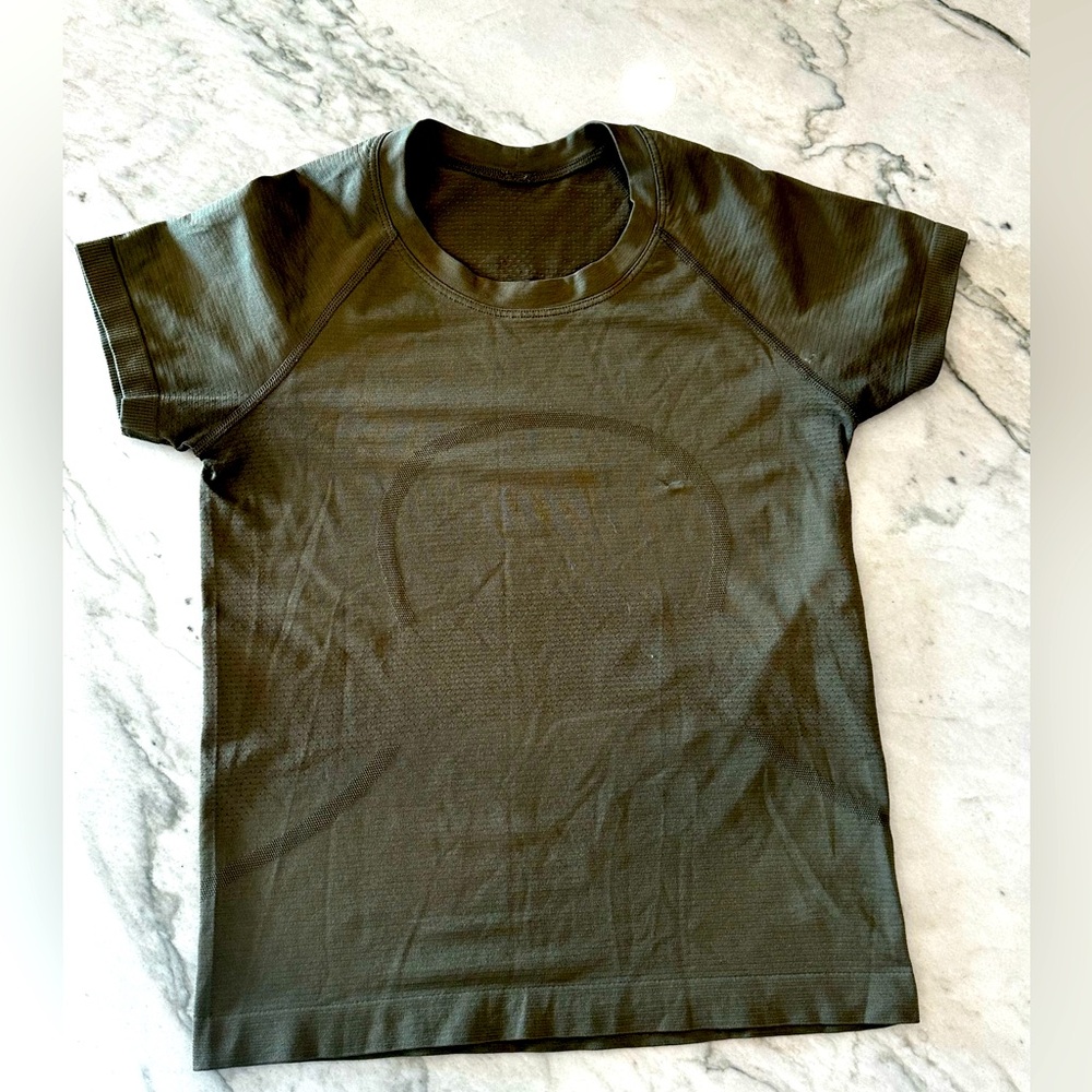 Lululemon Active Wear Cropped Short Sleeve
